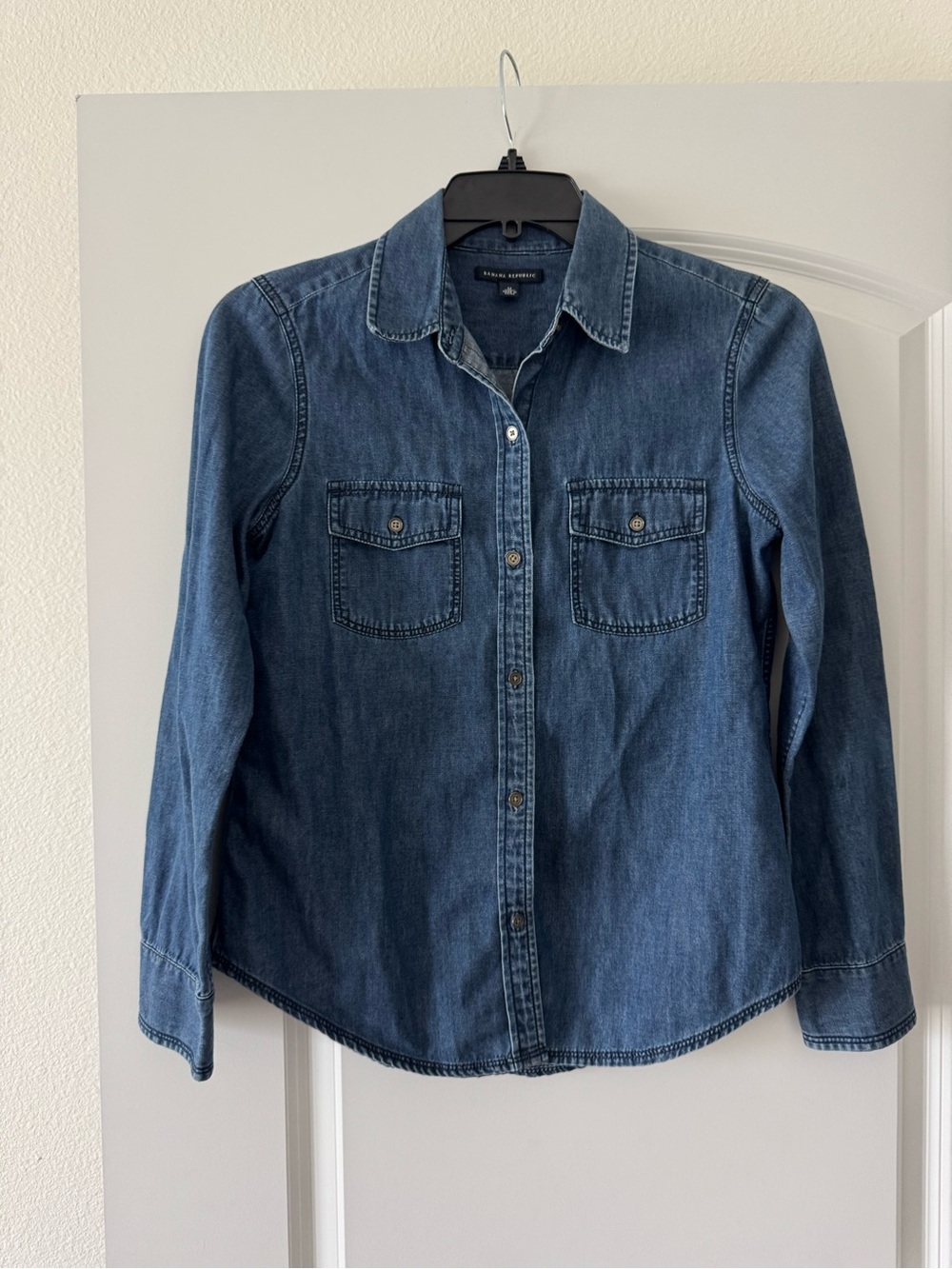 100% Cotton Banana Republic Denim Button-Down Shirt Size M